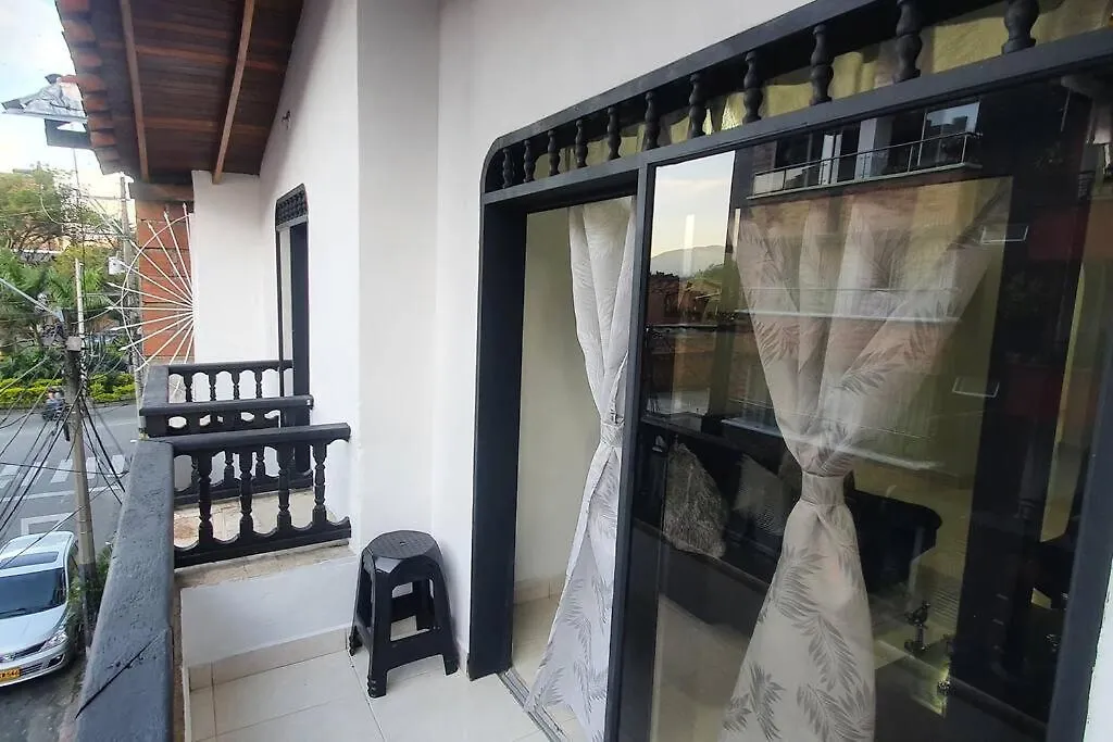 lindo apartamento en envigado muy central wifi de 300 megas