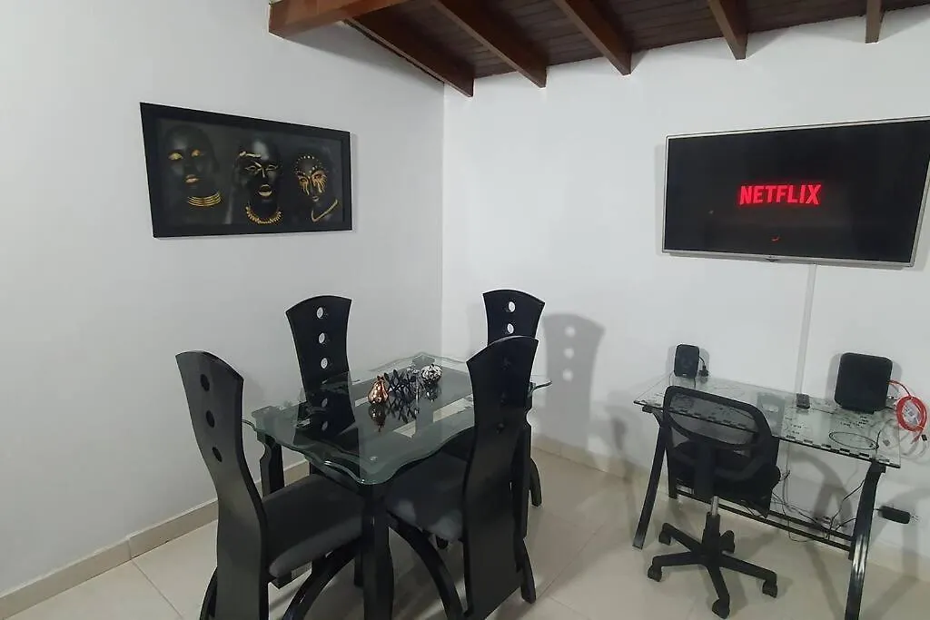lindo apartamento en envigado muy central wifi de 300 megas
