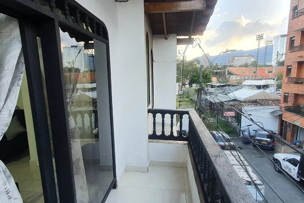 lindo apartamento en envigado muy central wifi de 300 megas Colombia