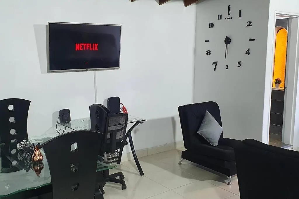 lindo apartamento en envigado muy central wifi de 300 megas 0*,  Colombia
