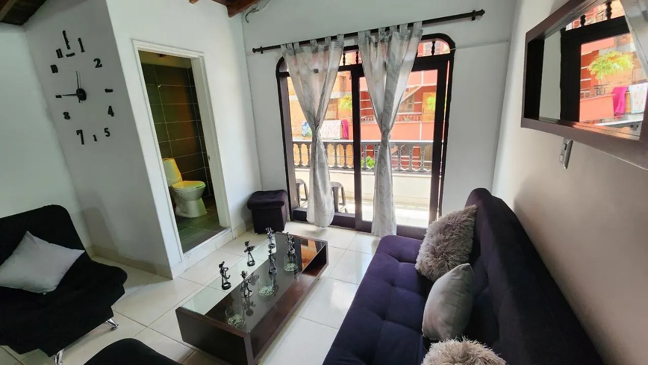 lindo apartamento en envigado muy central wifi de 300 megas